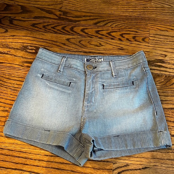 Hudson shorts size 27 - Picture 2 of 2